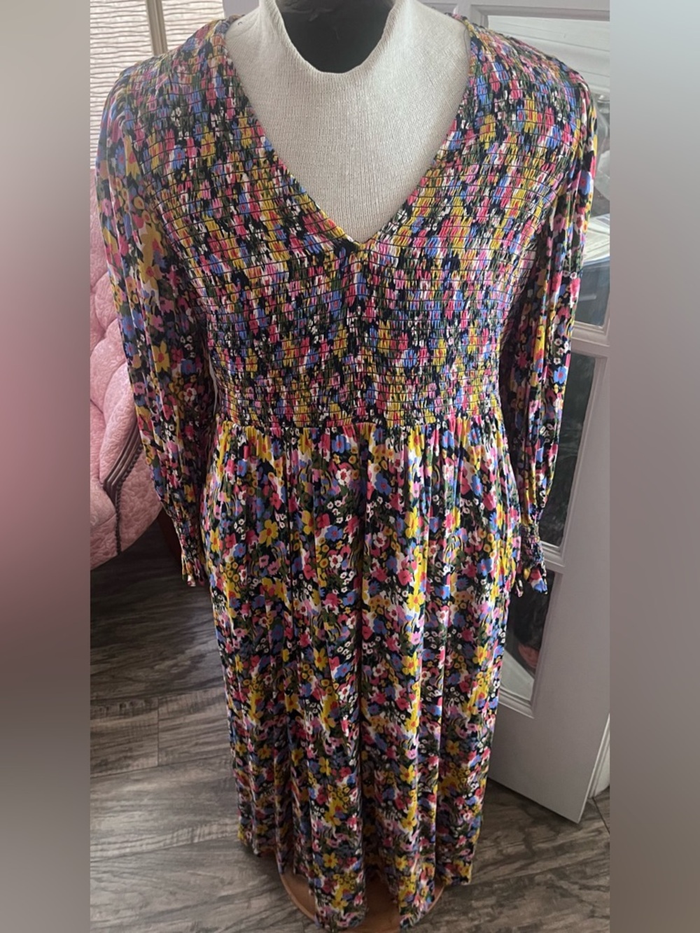 like new Boden V-neck Plisse Midi Dress